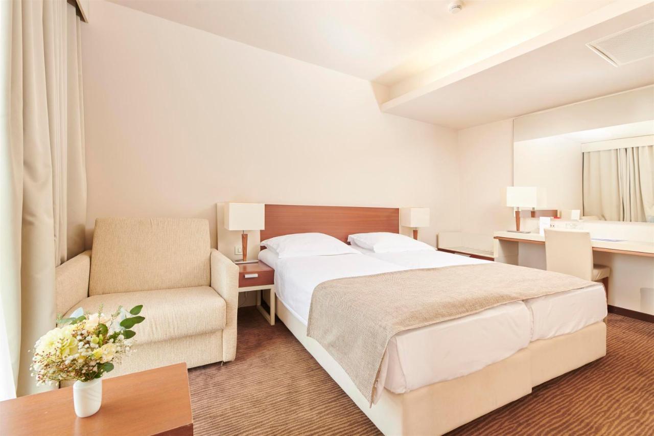 פורץ Hotel Albatros Plava Laguna מראה חיצוני תמונה